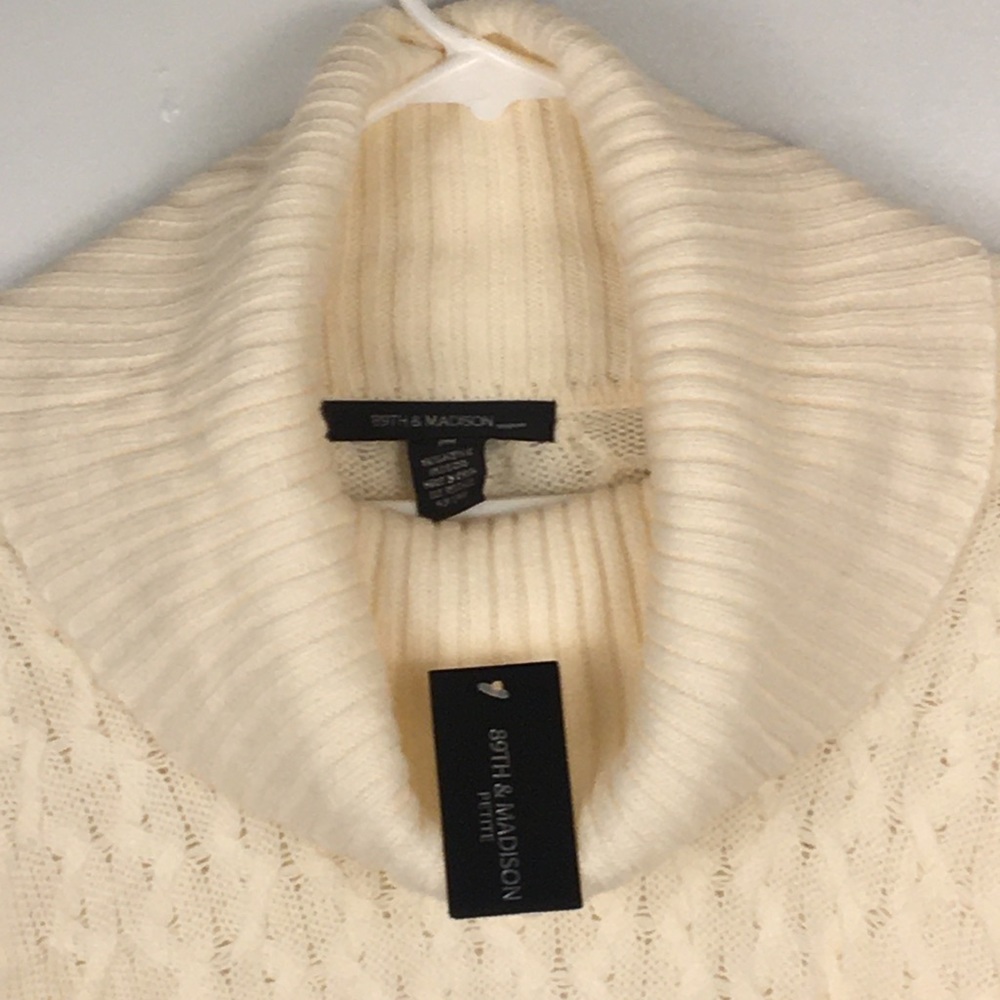 89TH & Madison Sweater. - Picture 3 of 5